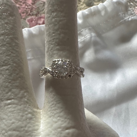 N/S Jewelry - Sterling Silver CubicZirconia Halo Twist Ring in Silver,Princess-cut silver ring